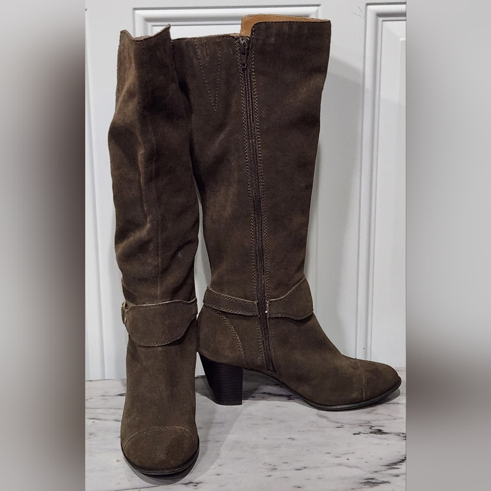 Giani Bernini Cagney knee length green suede boots women's size 7.5